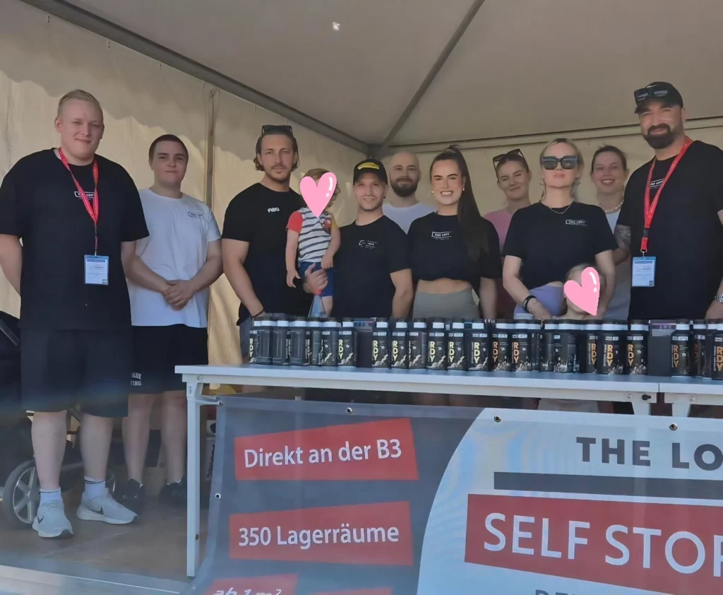 Das Team von THE LOFT beim Hessentag 2025 in Bad Vilbel – am Stand mit Shakern, guter Laune und vielen Gästen